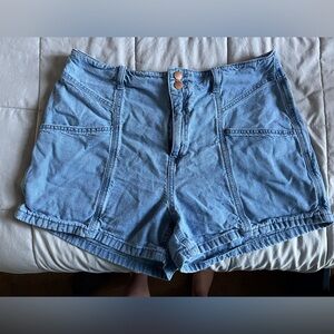 Like new Universal Thread denim short. Sz jr 14